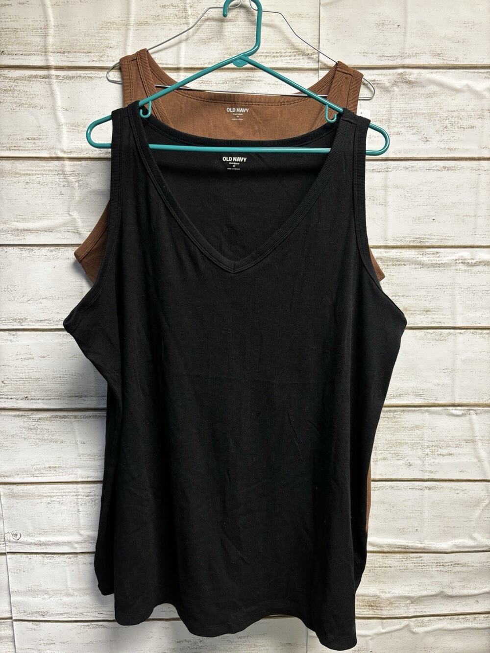 Lot of 2 Old Navy V Neck Tank Top 44" Chest Brown and Black Tagged 4X Ribbed NEW